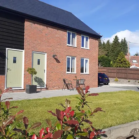 2 Bear Barns Villa Rhayader Exterior photo